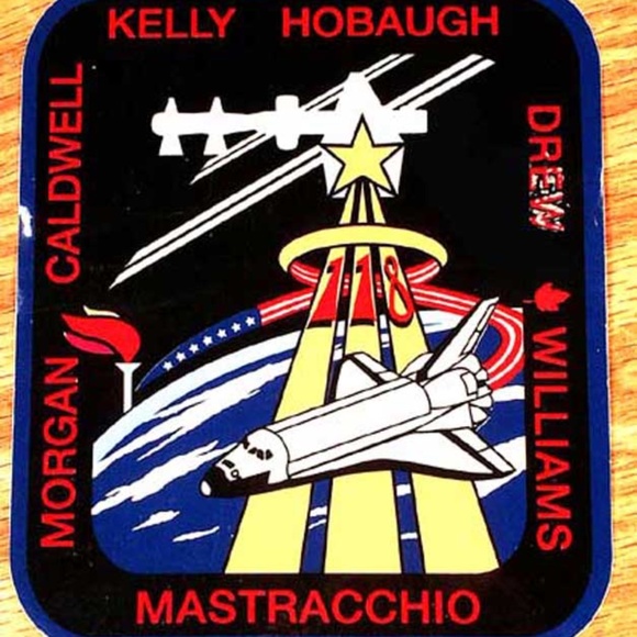 STS-118 SHUTTLE MISSION NASA CREW STICKER, 2007 OFFICIAL MISSION DESIGN, COLOUR - Picture 1 of 1